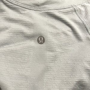LULULEMON long sleeve swiftly